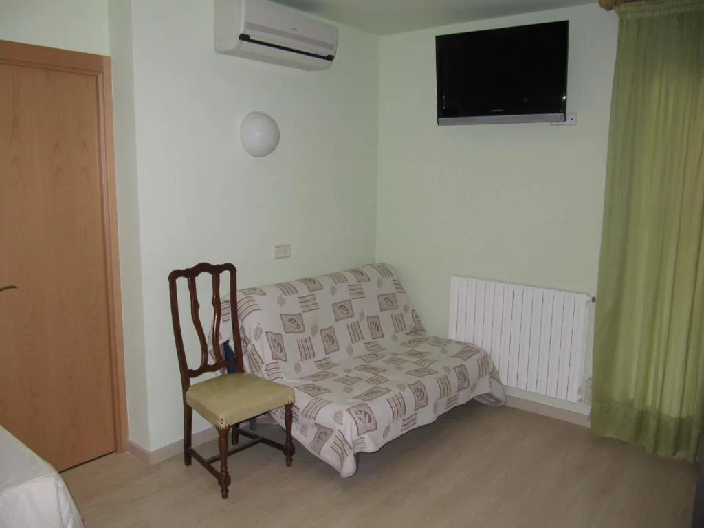 Dreibettzimmer — Hostal La Vila