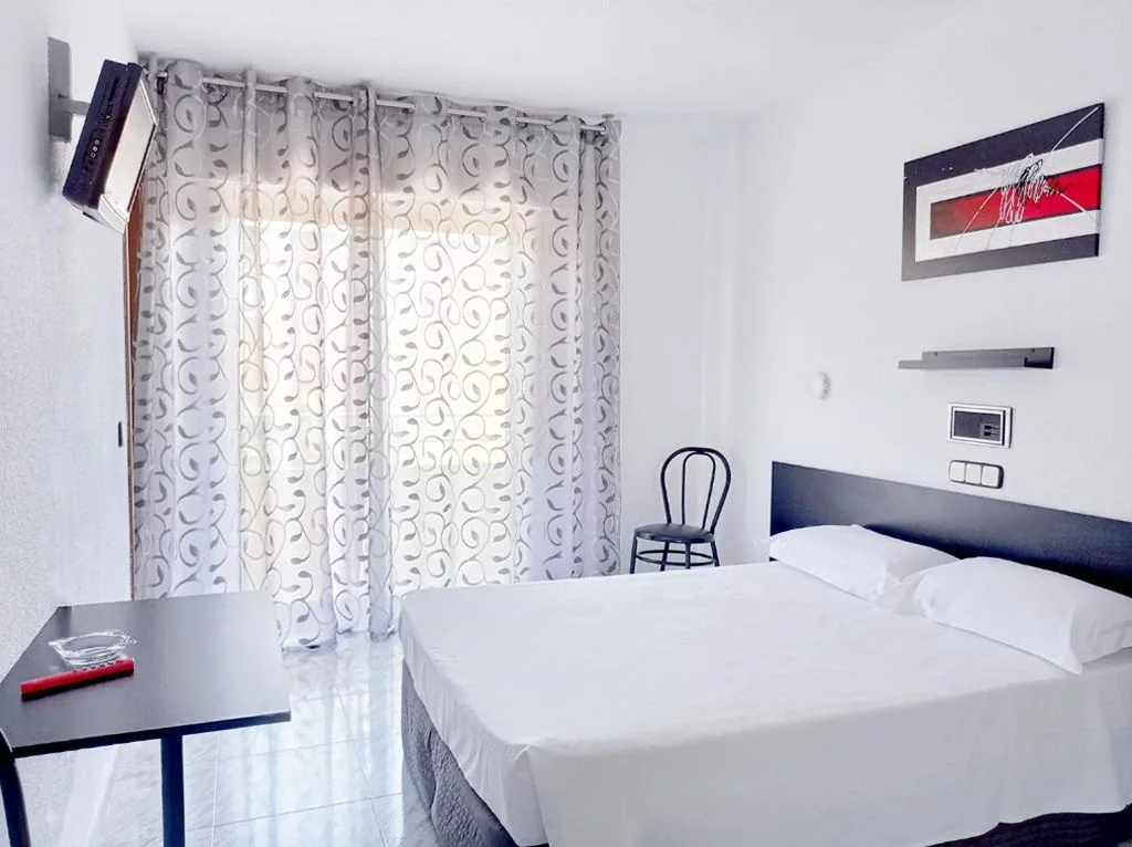 Doppelzimmer mit Zustellbett — Hostal Lady Ana María