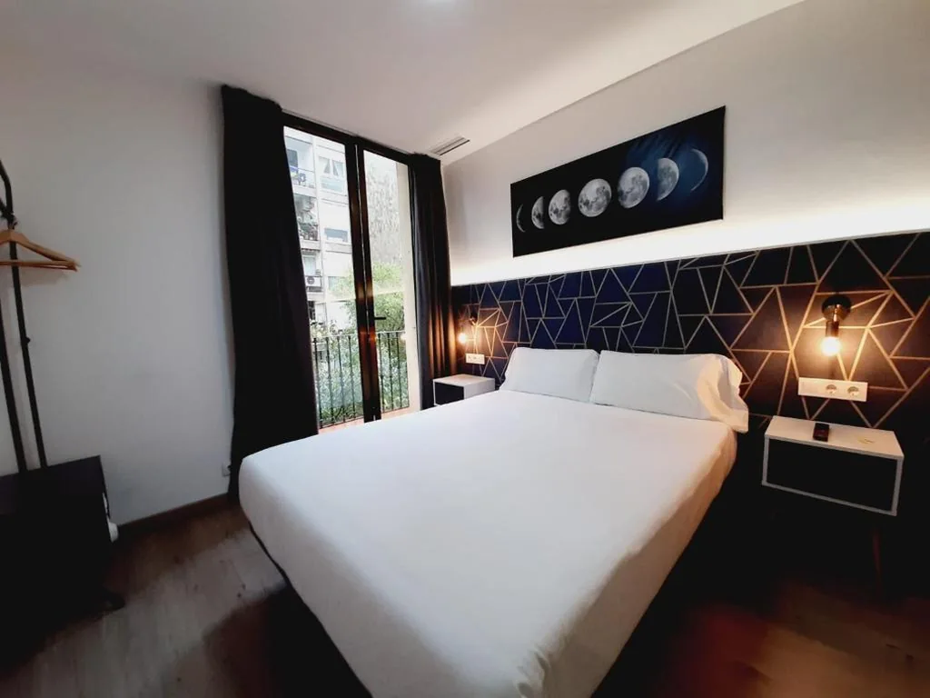 Doppelzimmer — Hostal Laia by gaiarooms