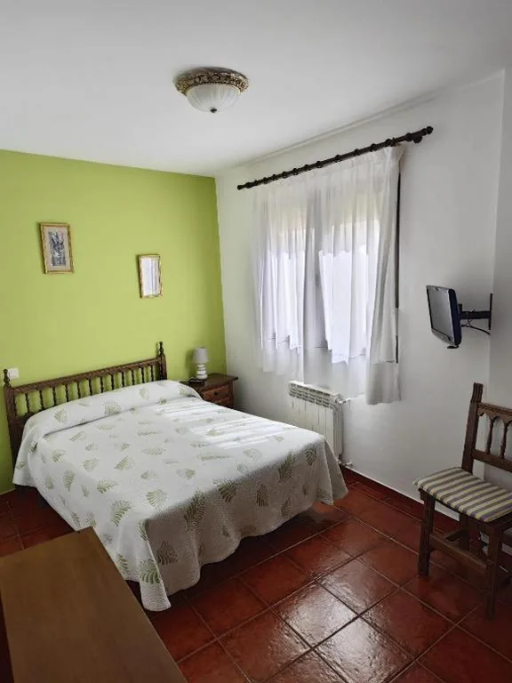 Habitación Doble con baño privado — Hostal las Cantigas