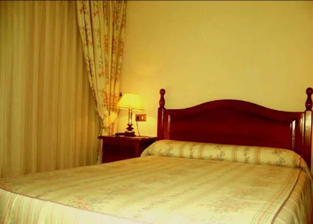 Camera doppia - 1 o 2 letti — Hostal Las Coronas