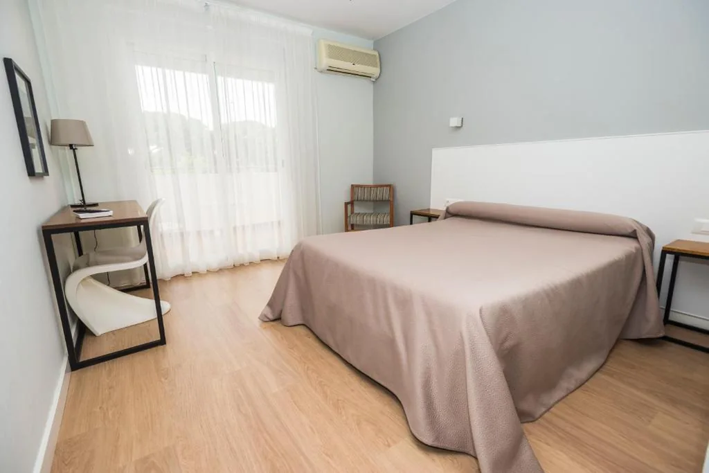 Habitación Doble con terraza — Hostal Las Cumbres