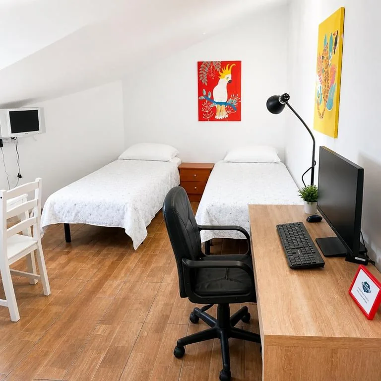 Habitación Doble - 2 camas — Hostal Las Eras-Grupo Rosa Azul
