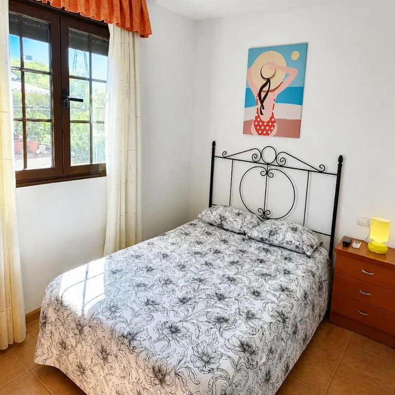 Habitación Doble con balcón — Hostal Las Eras-Grupo Rosa Azul