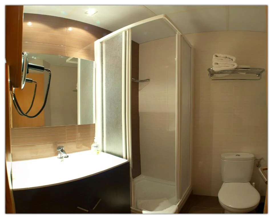 Habitación Doble - 1 o 2 camas — Hostal Las Flores Ramblas