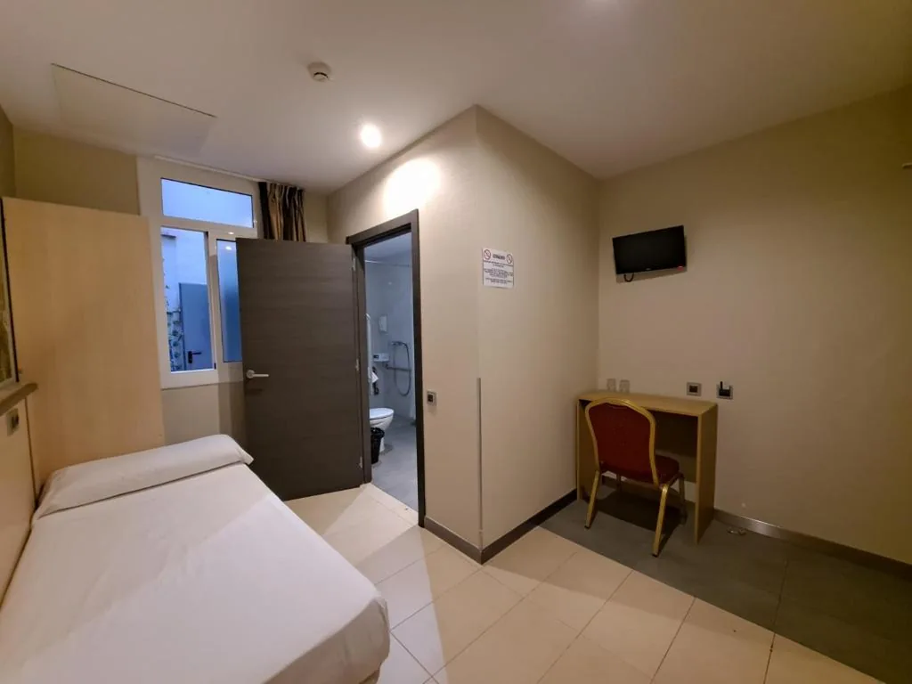 Habitación Individual — Hostal Las Flores Ramblas