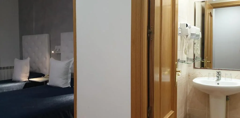 Camera familiare con parcheggio — Hostal Las Fuentes