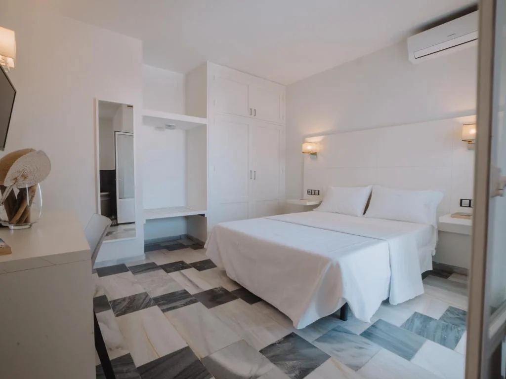 Vierbettzimmer mit Terrasse — Hostal Las Gaviotas del Cabo