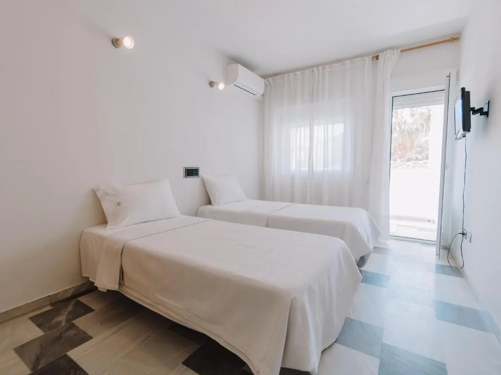 Doppelzimmer mit Terrasse – 2 Betten — Hostal Las Gaviotas del Cabo