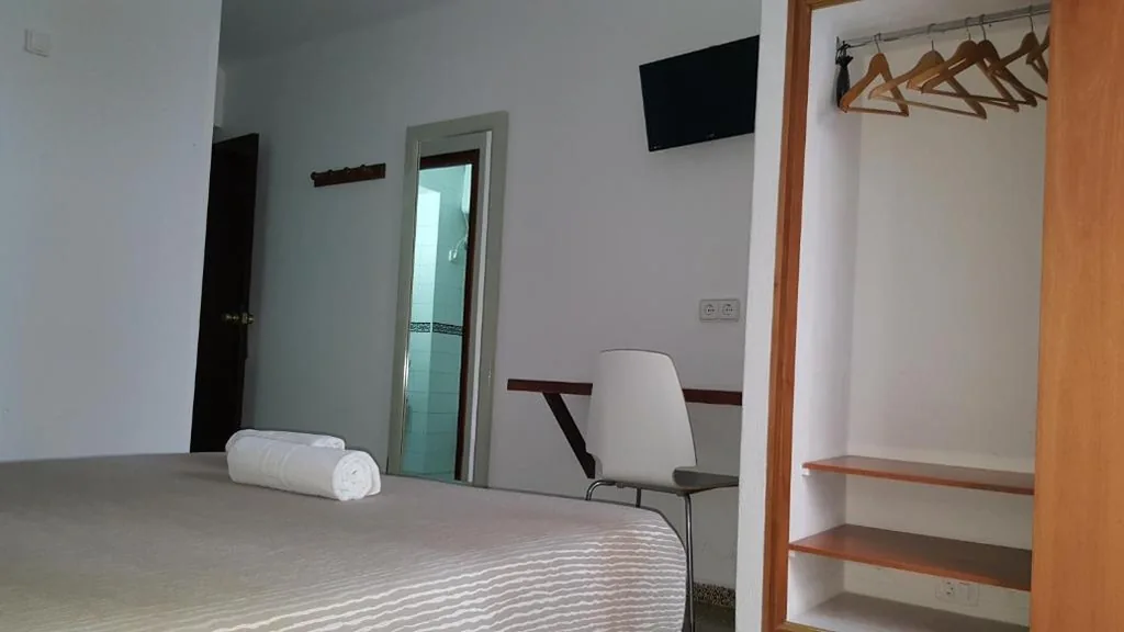 Quarto Duplo com varanda — Hostal Las Nieves