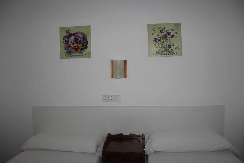 Quarto Duplo com casa de banho privativa - 2 camas — Hostal Las Nieves