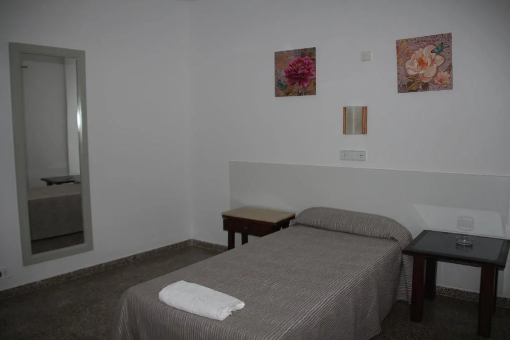 Quarto Individual com casa de banho partilhada — Hostal Las Nieves