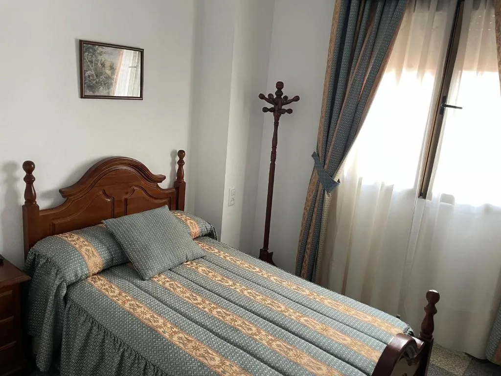 Chambre individuelle avec salle de bains — Hostal Las Palomas