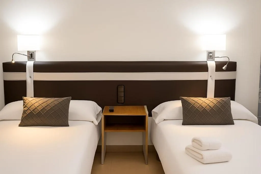 Doppelzimmer mit 1 oder 2 Betten — HOSTAL LAS PALOMAS