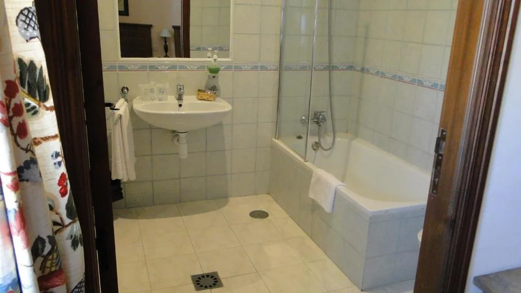 Quarto Duplo Adaptado para Pessoas com Deficiência - 2 camas — Hostal Las Paneras