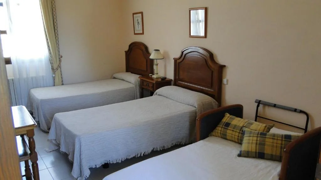 Quarto Duplo Deluxe (2 adultos + 1 criança) — Hostal Las Paneras