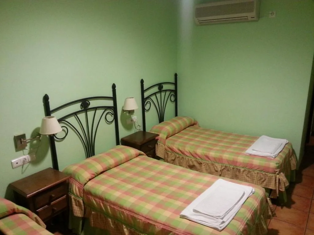 Camera doppia classica - 2 letti — Hostal las Tres Jotas