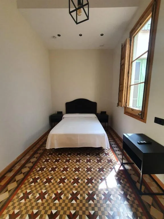 Camera doppia con bagno privato — Hostal Lausanne