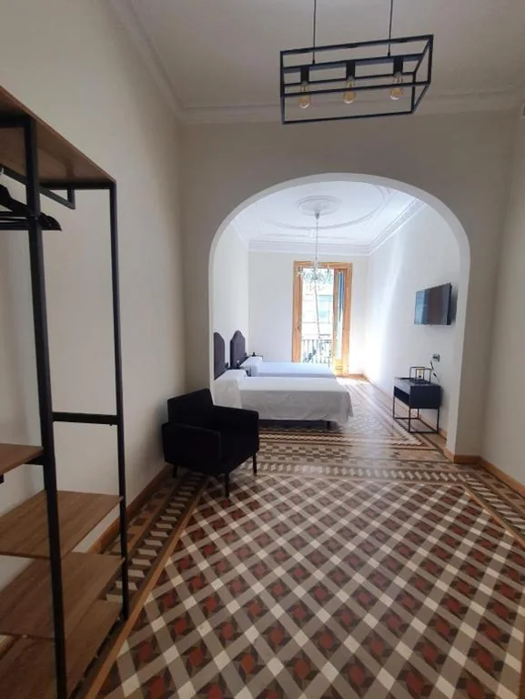 Camera doppia Superior con balcone — Hostal Lausanne