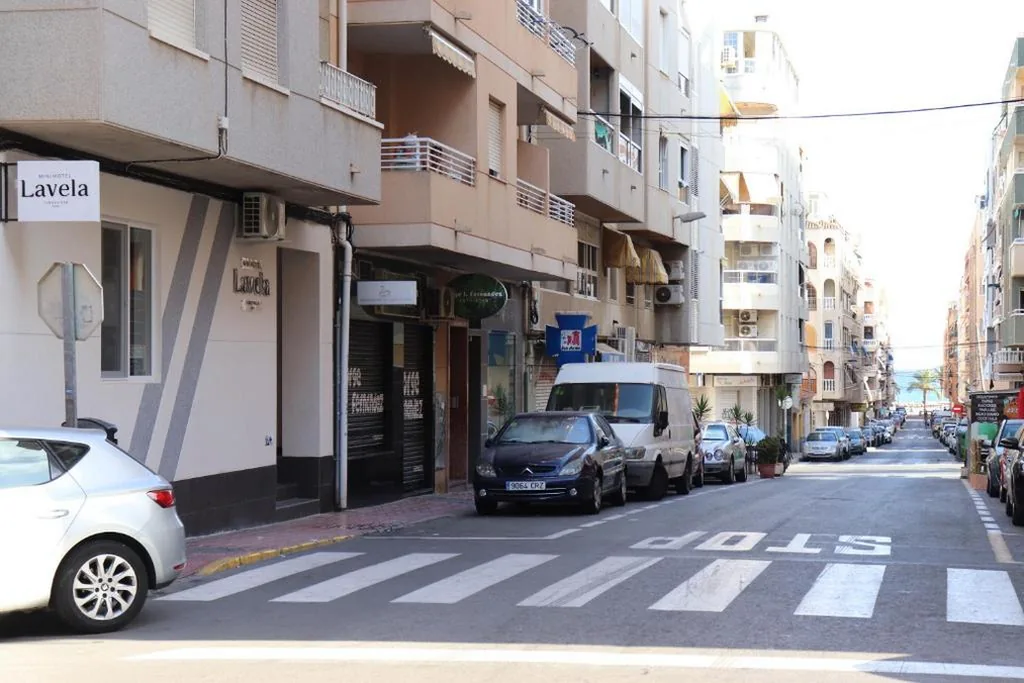Camera tripla classica — Hostal Lavela