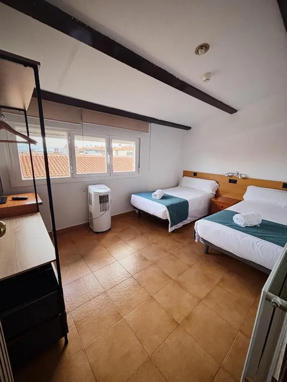 Habitación Doble - 2 camas — Hostal Legaz