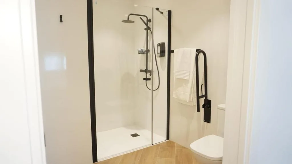 Habitación Doble adaptada para personas con movilidad reducida — Hostal León