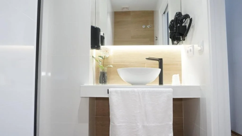 Habitación Individual Amplia — Hostal León