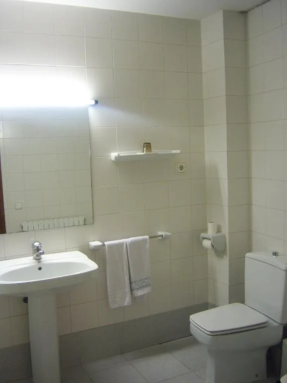 Dreibettzimmer — Hostal Les Collades