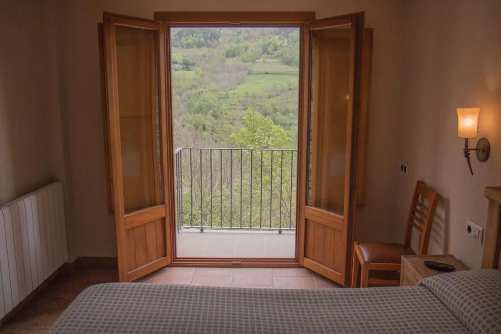 Double Room - 2 Beds — Hostal Les Roquetes