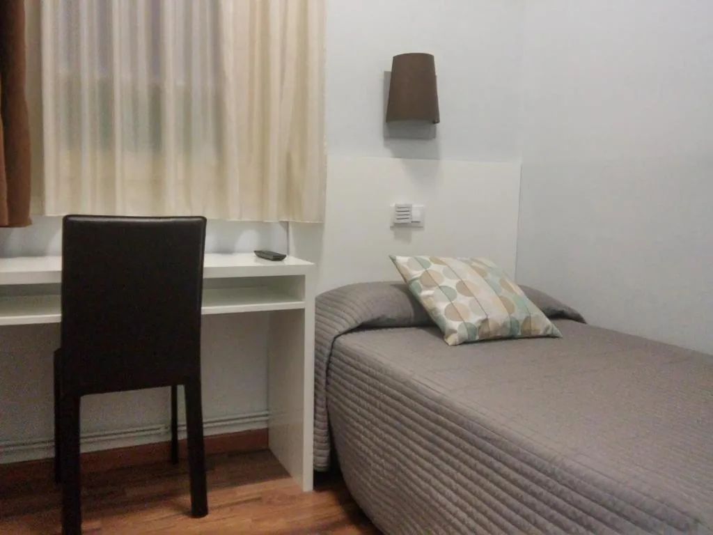 Quarto Individual — Hostal Lesseps