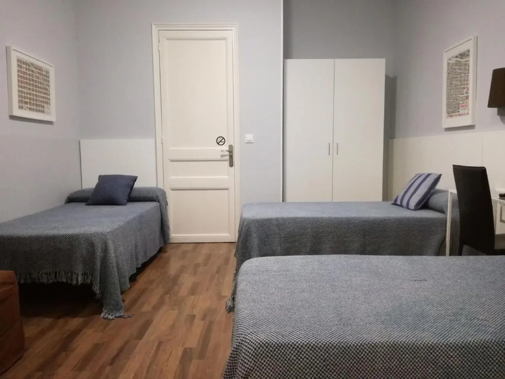 Quarto Triplo — Hostal Lesseps