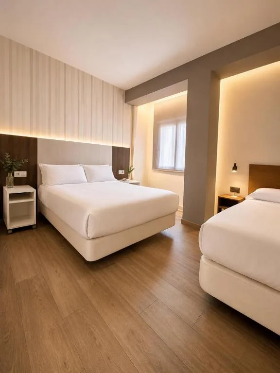 Dreibettzimmer mit eigenem Bad — HOSTAL LETTO DAL MARE