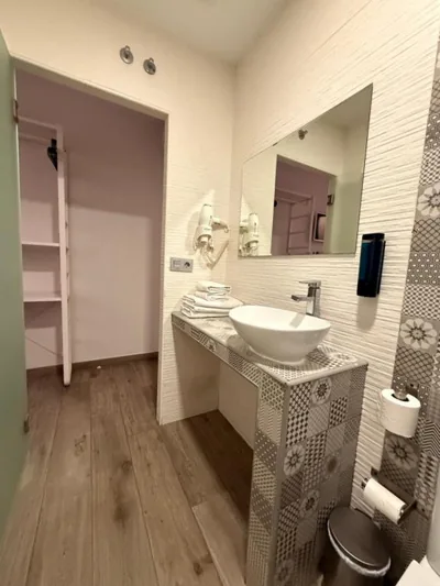 HOSTAL LETTO DAL MARE — Foto 9