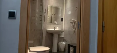 Hostal Levante Barcelona — Foto 8