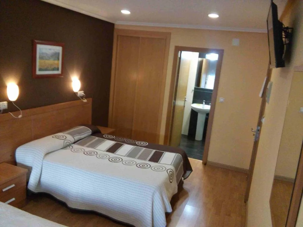Camera doppia con balcone - 2 letti — Hostal Lido