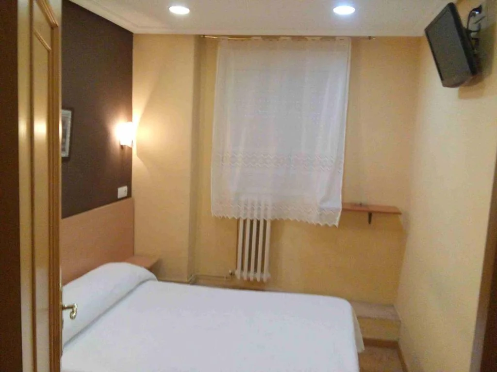 Camera singola economica — Hostal Lido