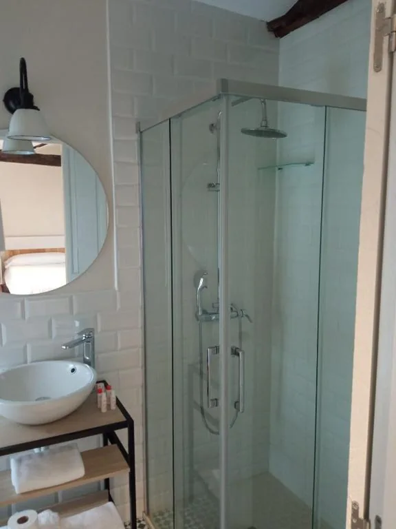 Habitación Doble Familiar — Hostal Lierganes Fluviarium Rooms