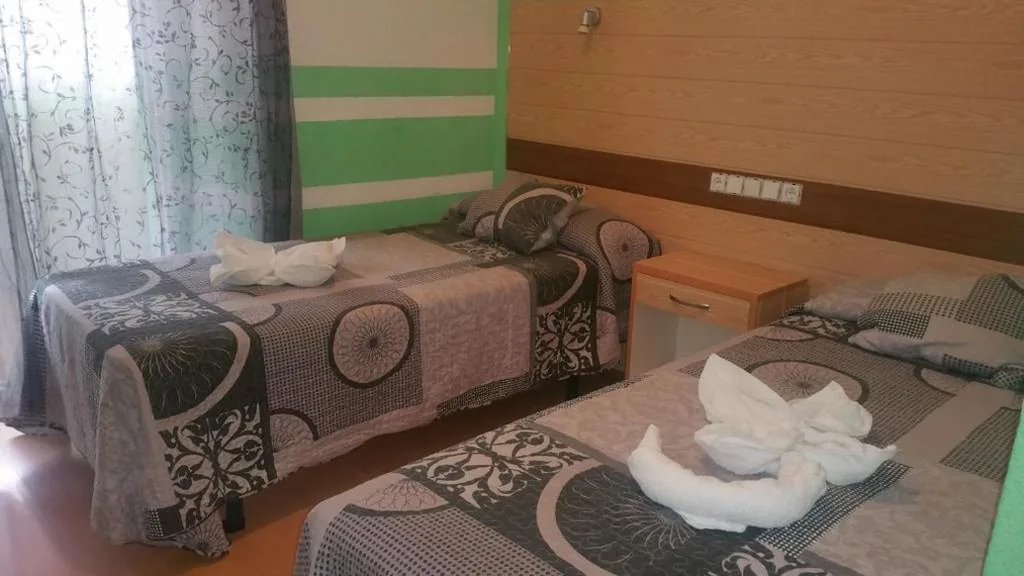 Driepersoonskamer — Hostal Lima