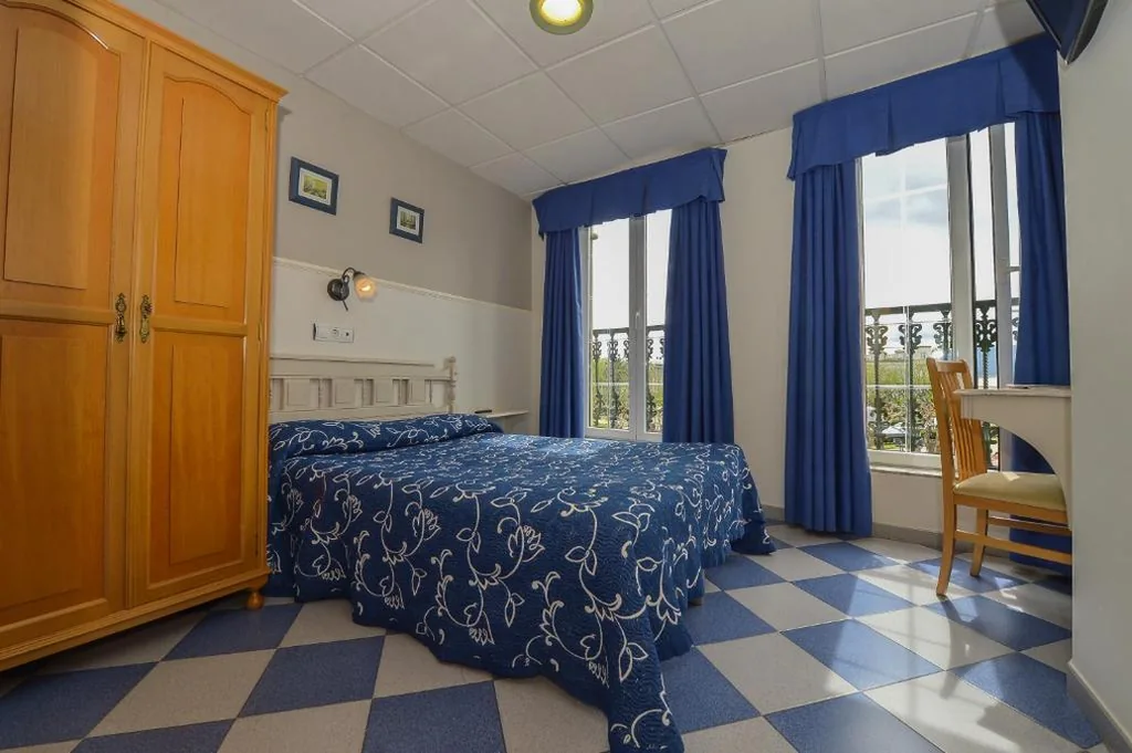 Chambre Double — Hostal Linares