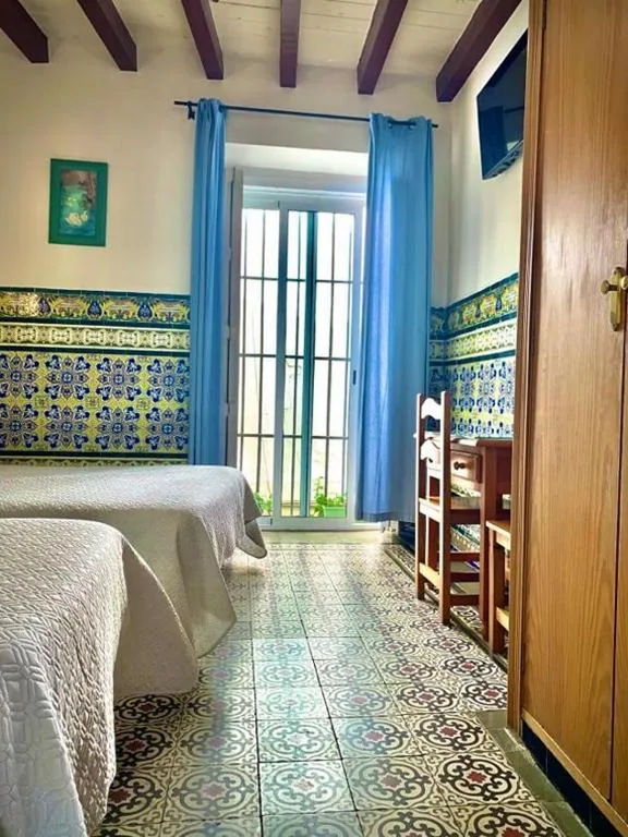 Dreibettzimmer — Hostal Lis