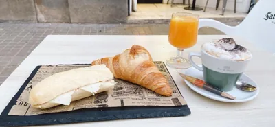Hostal Live Natura Barcelona — Foto 4