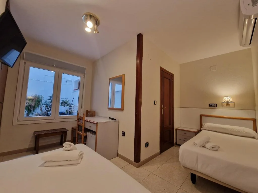 Zweibettzimmer — Hostal Lizana 2