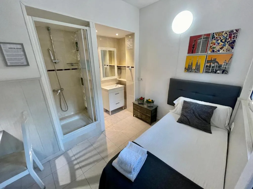 Habitación Individual con aseo privado externo — Hostal Lleida
