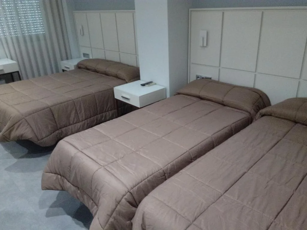 Camera quadrupla Confort — Hostal Loimar