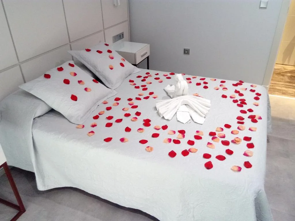 Camera doppia Confort - 1 o 2 letti — Hostal Loimar
