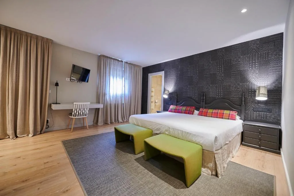 Junior Suite — Hostal Lola