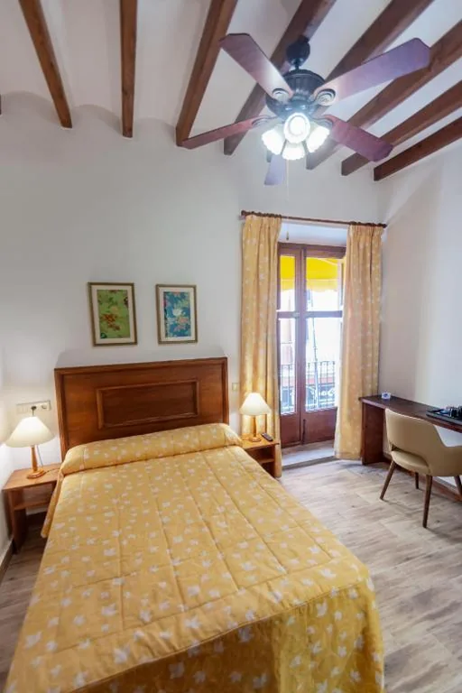 Camera Matrimoniale — Hostal Loreto