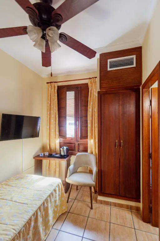 Camera Singola Economica — Hostal Loreto