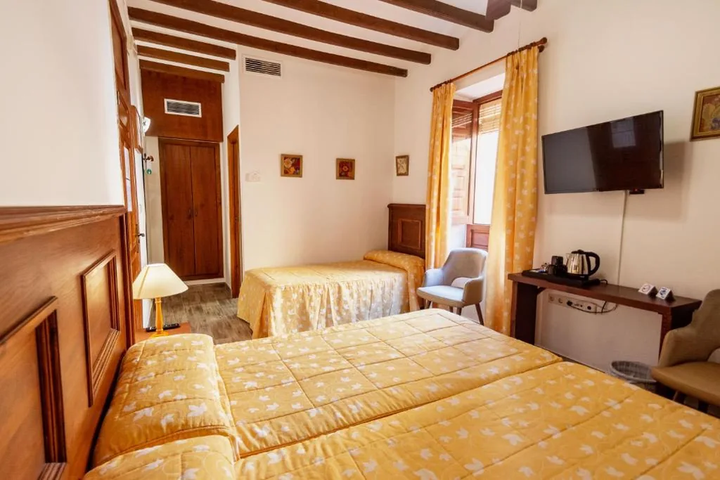 Camera Tripla — Hostal Loreto
