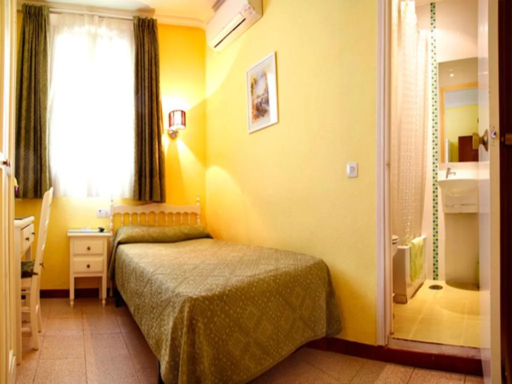 シングルルーム — Hostal Los Alpes